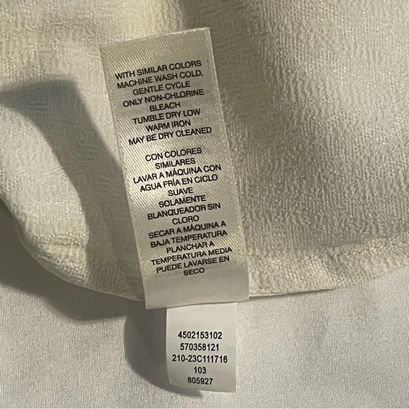 Chico’s ecru NWT button up textured long sleeve blouse. Size 0. (Small) - Picture 8 of 9